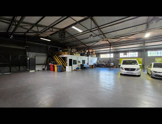 1,499M² WAREHOUSE TO LET IN EASTLEIGH